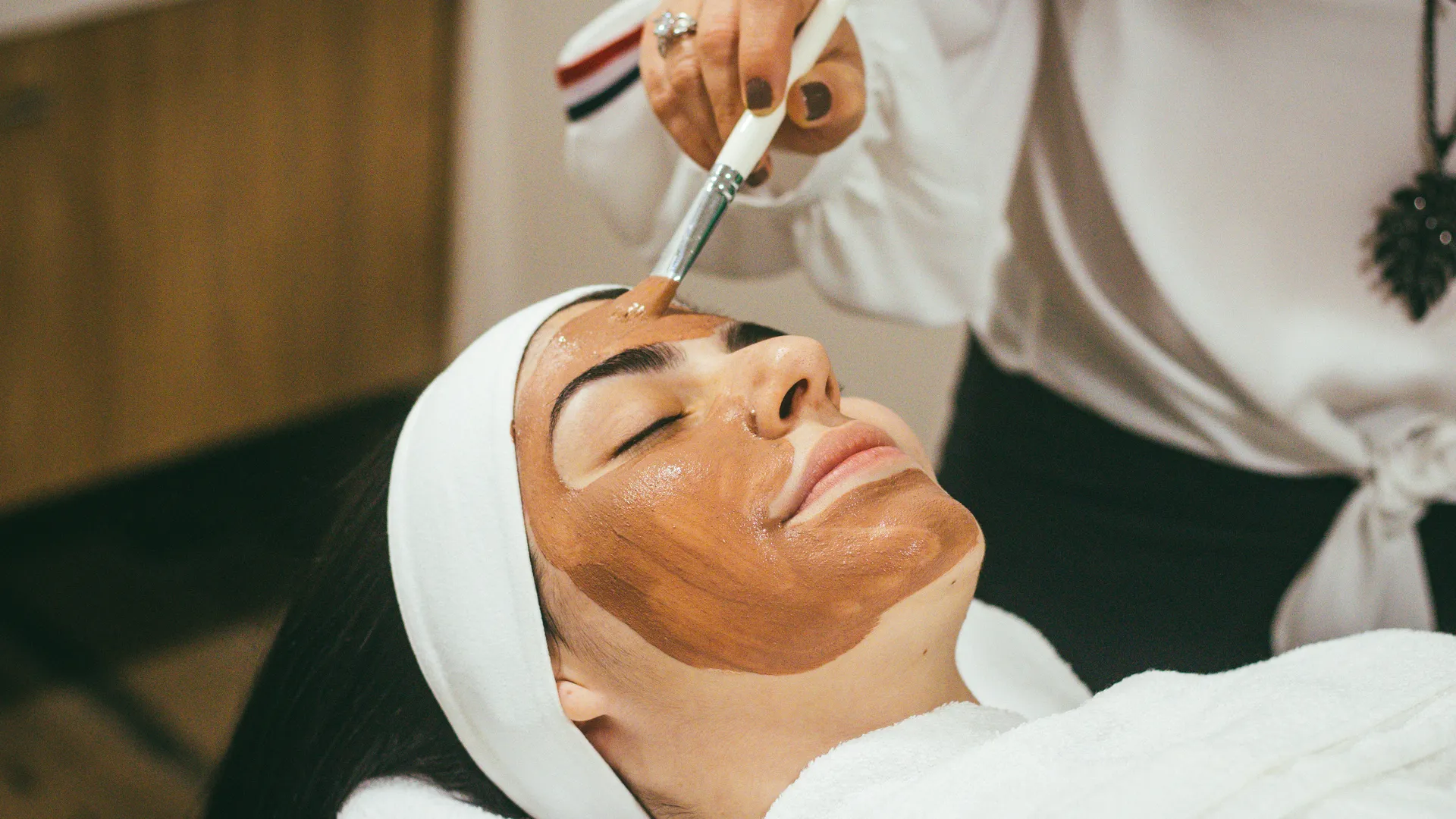 Relaxing facial treatment